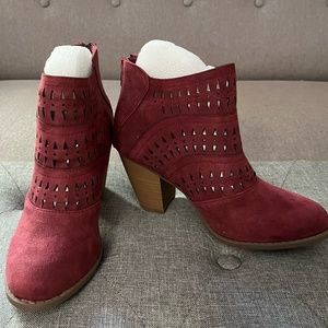 NWT Diba cutout booties burgundy 7.5